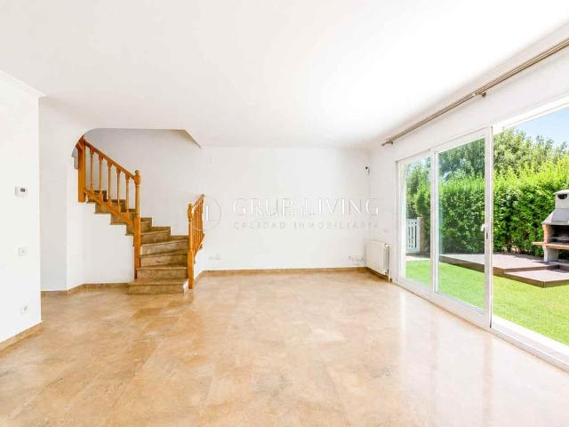 Casa en venta en Sitges, Can Girona Terramar Vinyet Costa Dorada. EXCLUSIVA CASA PAREADA EN EL VINYET A POCOS PASOS DEL MAR. Casas.