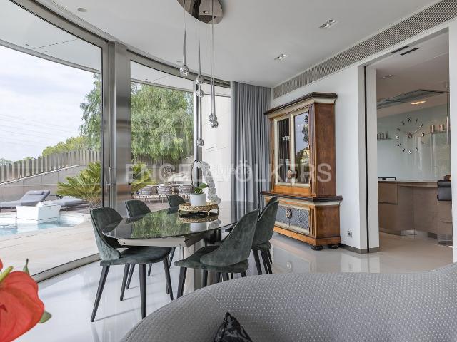 Casa en venta en Sitges, Can Girona Terramar Vinyet Costa Dorada. Lujo con Vistas al Océano y Montaña. Casas.
