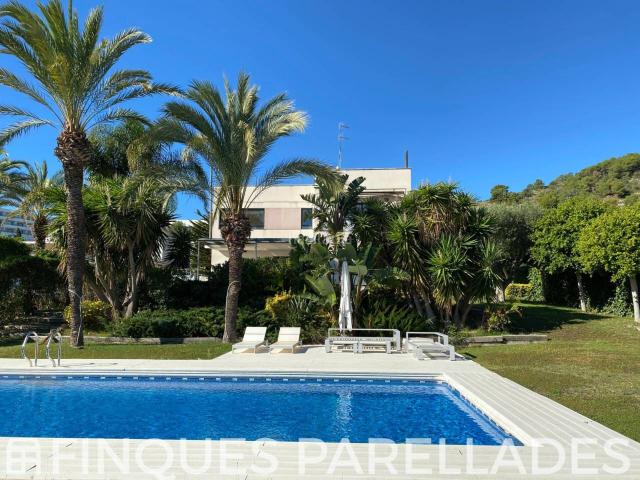 Casa en venta en Sitges, Can Pei Costa Dorada. Exclusiva villa independiente con piscina en Can Girona, una de las urbanizaciones más prestigiosas de Sitges. Casas.