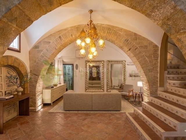 Casa en venta en Sitges, Aiguadolç Sant Sebastià Costa Dorada. JOYA HISTÓRICA EN LA EMBLEMÁTICA CALLE DAVALLADA. Casas.