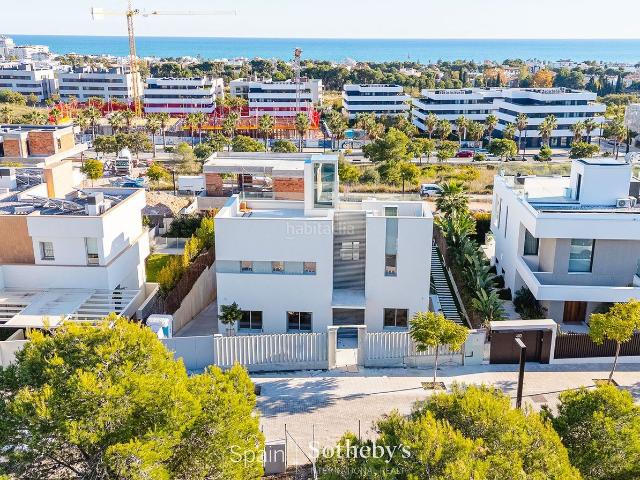 Casa en venta en Sitges, La Plana Costa Dorada. Espectacular villa nueva de lujo con 4 dormitorios en La Plana, Sitges. Casas.