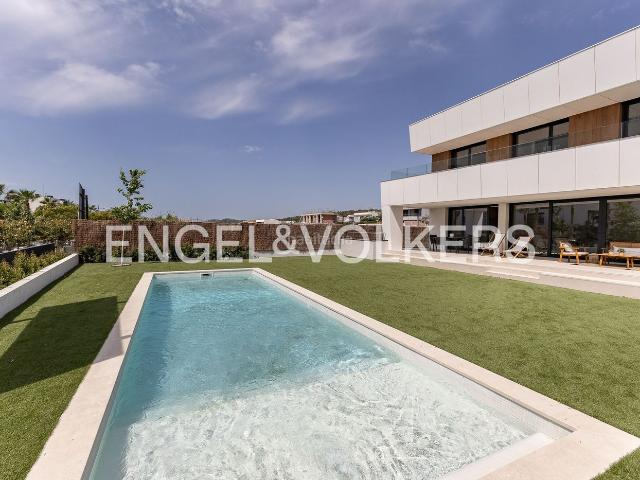 Casa en venta en Sitges, La Plana Costa Dorada. Villa de diseño y vistas al mar. Casas.