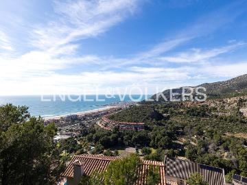 Casa en venta en Sitges, Les Botigues de Sitges Costa Dorada. Exclusividad, Lujo y Vistas Panorámicas en Castelldefels. Casas.
