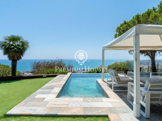 Casa en venta en Sitges, Levantina Montgavina Quintmar Costa Dorada. Casa independiente con vistas al mar en Levantina. Casas.
