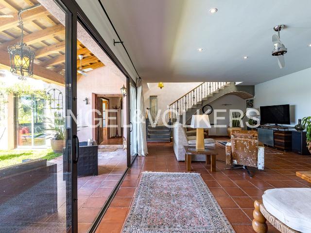 Casa en venta en Sitges, Levantina Montgavina Quintmar Costa Dorada. Descubra una villa exclusiva en Sitges Privacidad y vistas al mar. Casas.