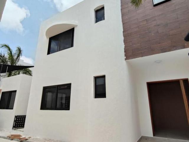 Casa en Venta en SM 17, Cancún | Alberca | 4 Recámaras | Privada Exclusiva