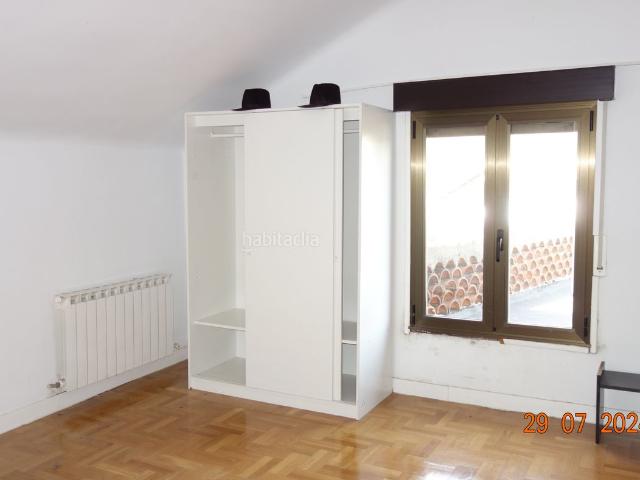 Chalet en venta en Sondika. SEMI REFORMADA. Chalets.