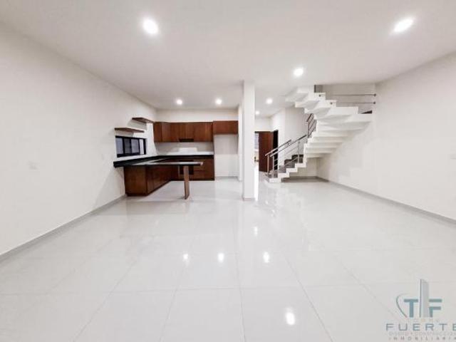 CASA EN VENTA EN SONTERRA II, 215m²