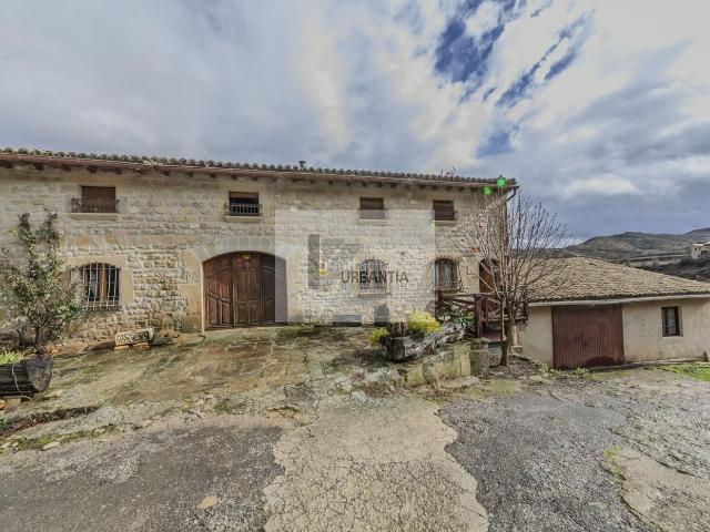 Casa en venta en Sos del Rey Católico. Preciosa casa de piedra con licencia VTR en Sos del Rey Católico lista para vivir o explotar. Casas Sos del Rey.