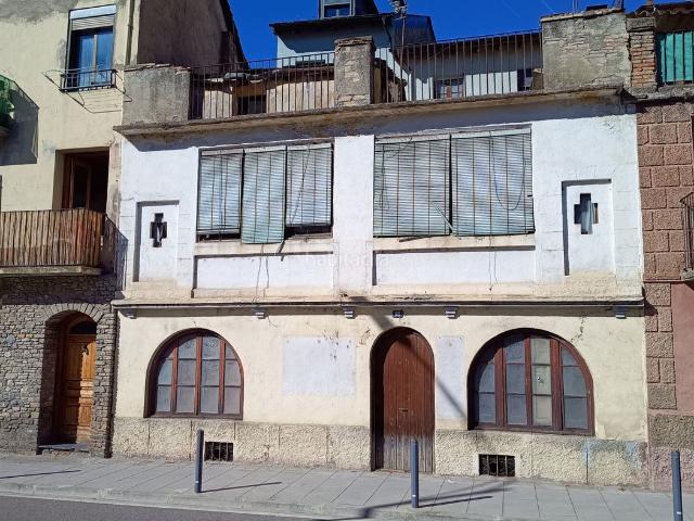 Casa en venta en Sort Pirineos. Casa antiga assolellada a Sort. Casas.