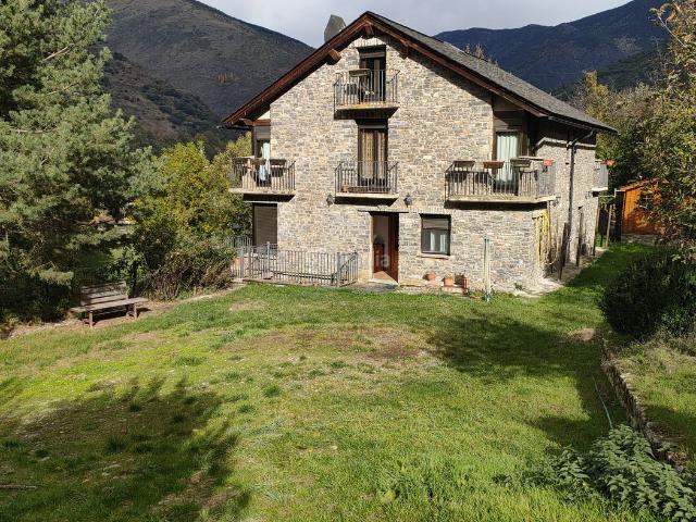 Casa en venta en Sort Pirineos. Casas.