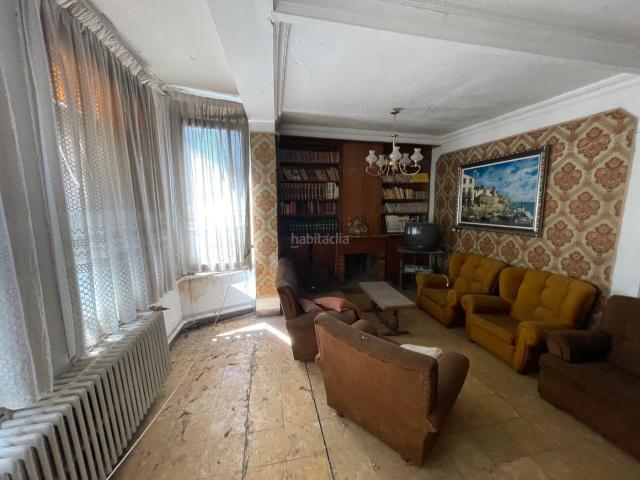 Casa en venta en Sort Pirineos. EDIFICIO CÉNTRICO EN SORT. Casas.