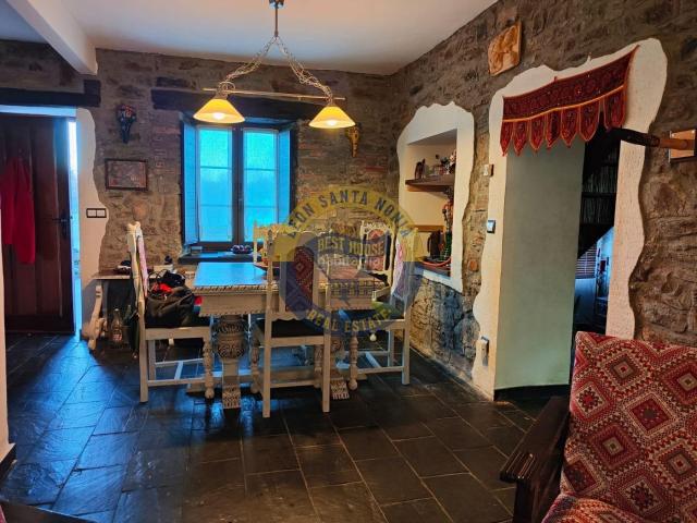Casa en venta en Soto y Amío. Casa de piedra a la venta en Canales, a 35 km. de León. Casas Soto y.