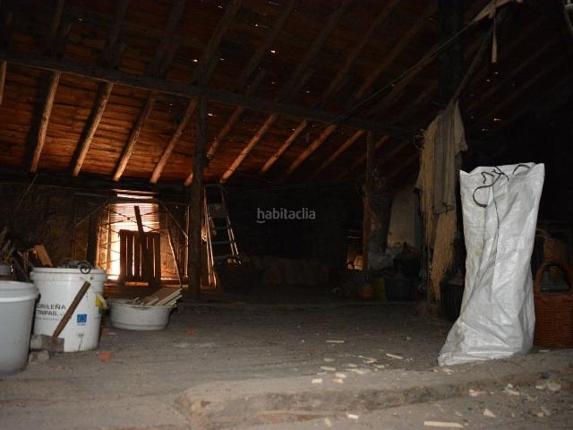 Casa en venta en Sotillo de la Adrada. Casa de Pueblo con Patio, Pozo y Bodega Para Reformar. Casas Sotillo de la.