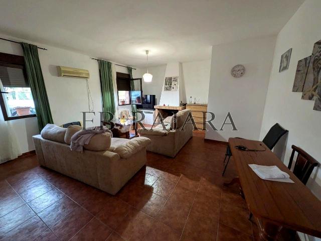 Casa en venta en Sotillo de las Palomas. ESTUPENDA CASA EN UNA SOLA PLANTA CON GARAJE Y PATIO. Casas Sotillo de las.