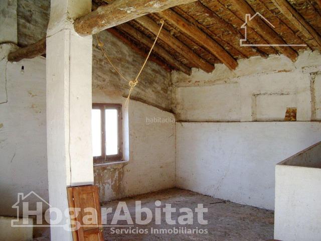 Casa en venta en Tuéjar. OPORTUNIDAD DE INVERSIÓN! CASA AMPLIA PARA REFORMAR CON TERRAZA. Casas.