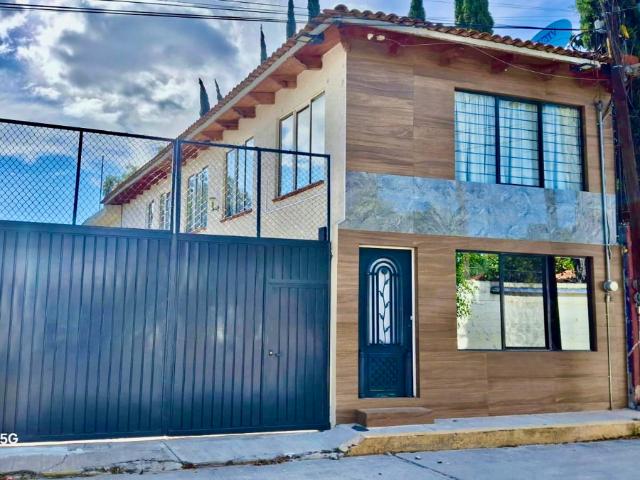 Casa en venta en Tula Hidalgo, cerca de la refinería, con amplio terreno y estacionamiento