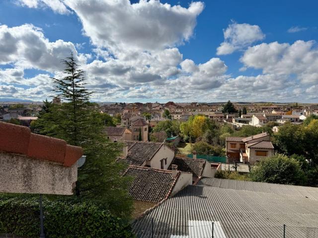 Casa en venta en Turégano. Casas.