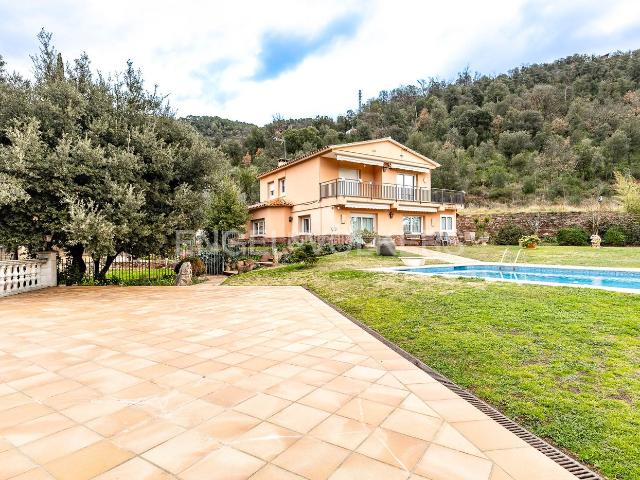 Casa en venta en Tagamanent. Lujo y tranquilidad en Tagamanent Casa con piscina y vistas panorámicas. Casas.