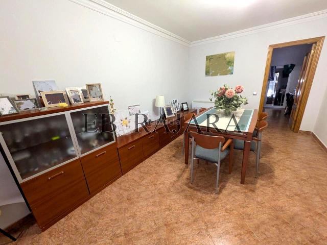 Casa en venta en Talavera de la Reina, Ribera del Tajo. ESTUPENDA CASA DE CUATRO DORMITORIOS CON GRAN NAVE. Casas Talavera de la.