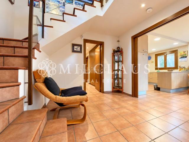 Casa en venta en Talamanca. Chalet unifamiliar con jardín y terrazas en el Parque Natural de Sant Llorenç del Munt i l'Obac. Casas.