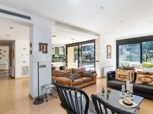 Casa en venta en Tamariu Costa Brava. Casa en inmejorable estado de conservación, con jardín y piscina, muy cerca de Aiguablava y Tamariu. Casas.