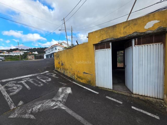 Casa en venta en Tanque El. Oportunidad de Inversión en El Tanque: Edificaciones tradicionales y parcela Urbana. Casas Tanque.