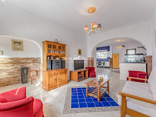 Casa en venta en Tanque El. Propiedad Única en El Tanque con Potencial Inversor y Encanto Cinematográfico. Casas Tanque.