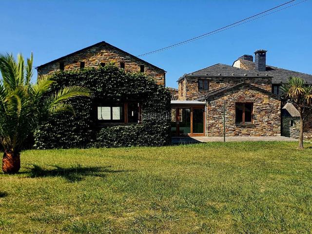Casa en venta en Tapia de Casariego. Casona de piedra con vistas al mar Cerca de 500 m2 Tapia de Casariego. Casas Tapia de.