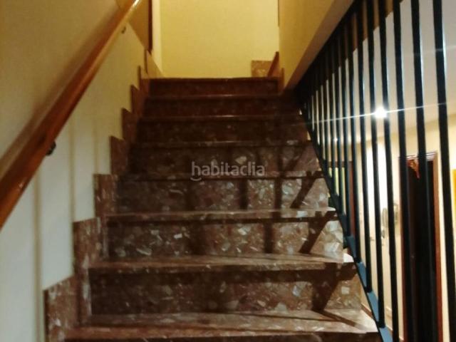 Casa en venta en Tarazona. Casa para entrar a vivir en el centro con local comercial incluido. Casas.