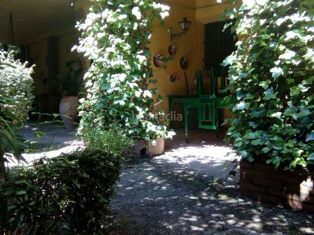 Casa en venta en Tarazona. Gran casa familiar con jardín, piscina y opción de negocio turístico. Casas.