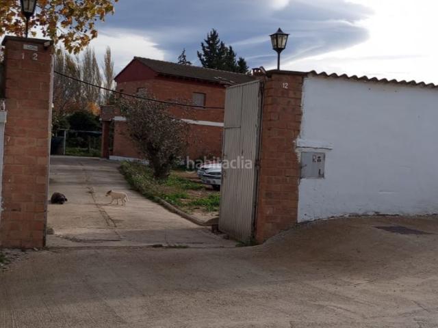 Casa en venta en Tarazona. Se vende propiedad con gran potencial en excelente ubicación cerca de Tarazona. Casas.