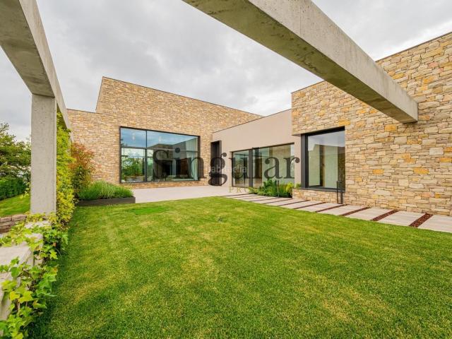Casa en venta en Taradell. Exclusivo Chalet de Diseño Un Refugio de Lujo entre Naturaleza y Modernidad. Casas.
