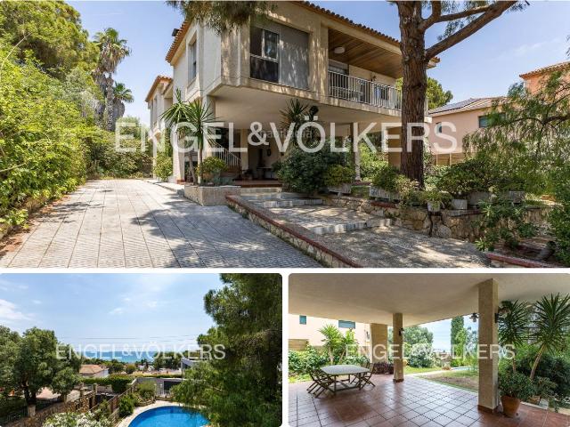Casa en venta en Tarragona, Urbanitzacions de Llevant Costa Dorada. Espectacular casa independiente con vistas al mar en Cala Romana. Casas.