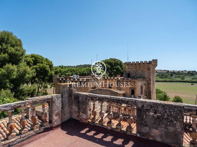 Casa en venta en Tarragona, La Mora Costa Dorada. Casa de pueblo señorial en Ferran. Casas.