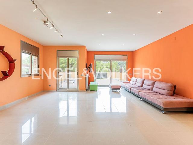 Casa en venta en Tarragona, La Mora Costa Dorada. Espectacular casa en La Mora, a solo 7 minutos a pie de la playa. Casas.