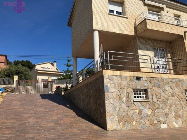 Casa en venta en Tarragona, La Mora Costa Dorada. MAGNIFICA CASA DE ALTO STANDING CON TERRENO EN LA MORA. Casas.