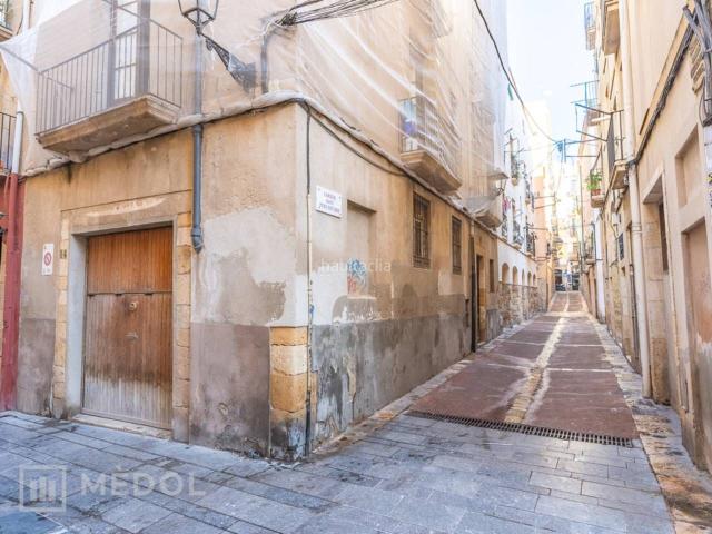 Casa en venta en Tarragona, Part Alta Costa Dorada. Casa unifamiliar esquinera con rentabilidad en el Casco Antiguo de Tarragona. Casas.