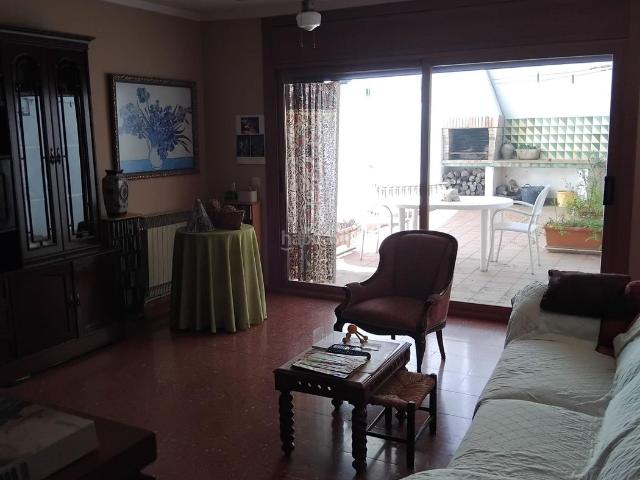 Casa en venta en Tàrrega. Casa con dos pisos y gran garaje almacén muy cerca del Ayuntamiento. Casas.