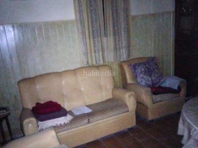 Casa en venta en Tavernes Blanques. Casa de 2 alturas + almacén. Ideal para hacer una finca. Se podría derribar y hacer una finca de bajo + 3 alturas. Casas Tavernes.
