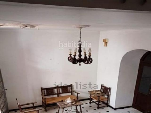 Casa en venta en Teba. Casa de pueblo con patio andaluz, columnas mármol blanco, rejas antiguas. Para reformar. Aprox. 700m construidos. Suelo 420m. Casas.