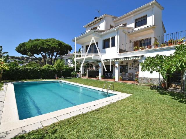 Casa en venta en Teià. Casa con vistas a mar en zona residencial de Teiá. Casas.