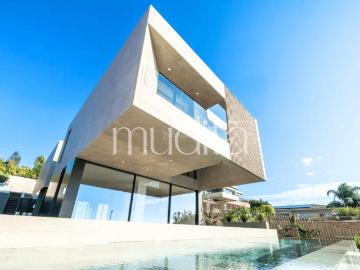 Casa en venta en Teià. Donde la arquitectura se convierte en luz. Casas.