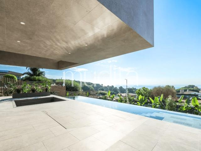 Casa en venta en Teià. Donde la arquitectura se convierte en luz. Casas.