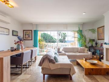 Casa en venta en Teià. Exclusiva residencia independiente en venta con vistas al mar en Teià. Casas.
