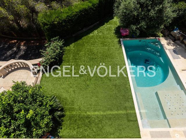 Casa en venta en Teià. Exclusiva villa en Teià con vistas al mar. Casas.