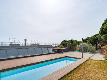 Casa en venta en Teià. Vivir con vistas infinitas al mar. Casas.