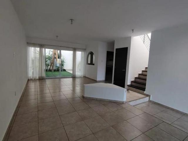 CASA EN VENTA EN TEJEDA QUERÉTARO CON INCREÍBLE VISTA Y ESTUDIO EN PLANTA BAJA