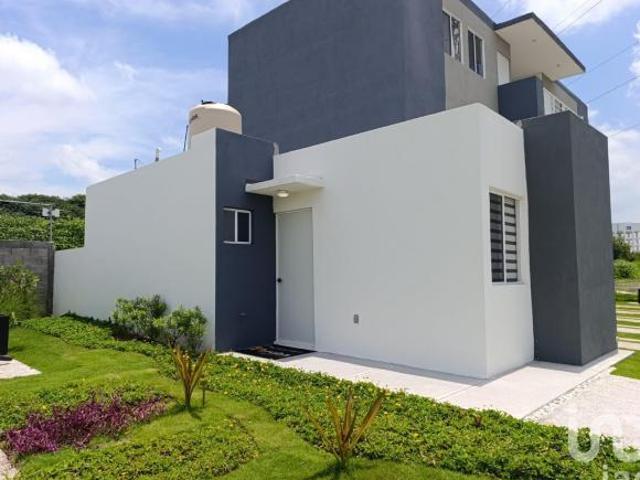 CASA EN VENTA EN TEJERIA VERACRUZ DE DOS NIVELES