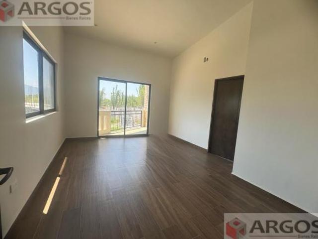 CASA EN VENTA EN TESELAS RESIDENCIAL